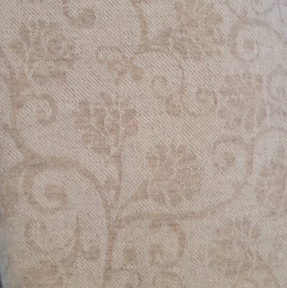 Wool Throw Blanket, Jacquard Design, 100% Virgin Wool, Size 55"x70" - Picture 8 of 11